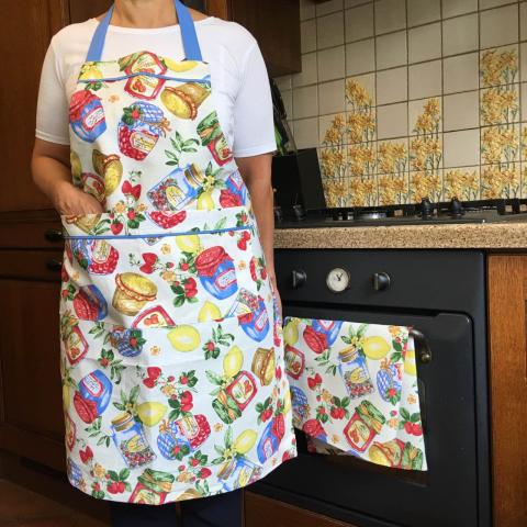 Купить кухонный фартук и полотенце в украинском стиле. Рисунок варенье и баночки, ручная работа, комплект